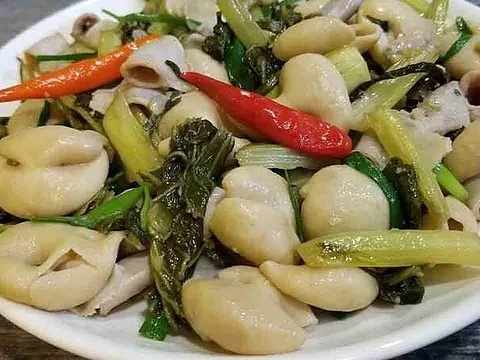 Vụ 'lòng xào dưa 30k' cô giáo nghi cặp bồ: 'Từ hôm nghỉ đến nay, mỗi lần gọi đến cô ấy cứ khóc hoài'