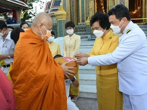 Hòa thượng Thích Tánh Nhiếp: Chư Tăng đi khất thực và nhận cúng dường là hoàn toàn hợp pháp