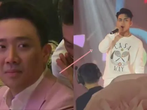 Phản ứng gây chú ý của Trấn Thành khi nghe em trai Sơn Tùng lần đầu cầm micro hát trên sân khấu?