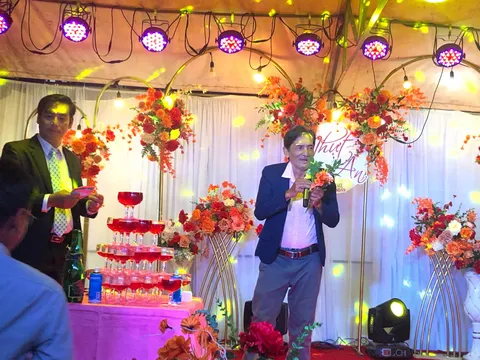 Bất ngờ NS Thương Tín đi hát đám cưới sau chuỗi ồn ào