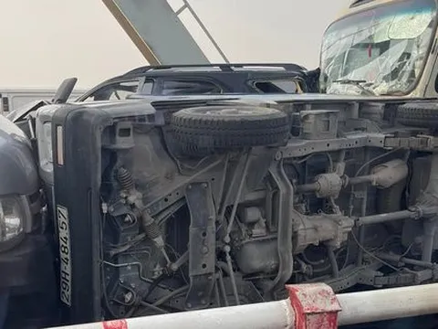 Hà Nội: Tai nạn nghiêm trọng trên cầu Chương Dương, 6 ô tô tông nhau khiến giao thông ùn tắc