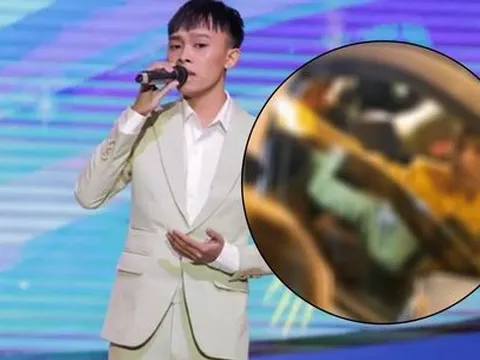 Hồ Văn Cường ghi điểm với hành động giao lưu đầy lễ phép với người hâm mộ trước khi ra về