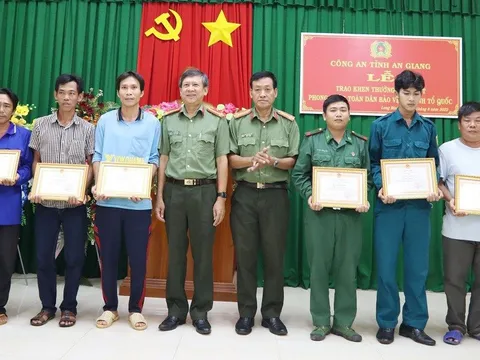 An Giang: Khen thưởng 6 quần chúng cứu 40 người bơi qua sông trốn khỏi casino ở Campuchia