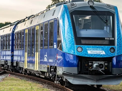 Đức lần đầu tiên ra mắt tàu chở khách chạy bằng khí hydro