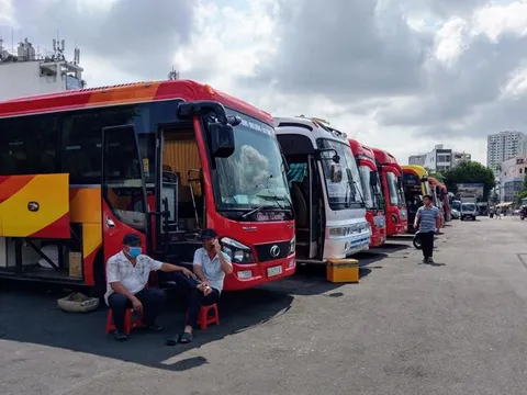 Từ ngày 1/9, bắt buộc xe du lịch theo tuyến phải có phù hiệu