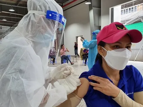 Các khu công nghiệp đẩy nhanh tốc độ tiêm mũi 4 vaccine COVID-19 cho công nhân
