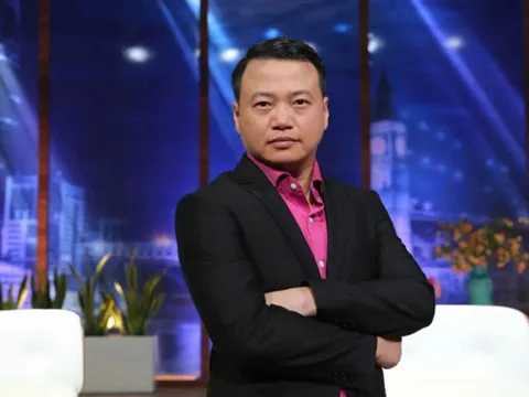 'Bạn gái cũ Shark Bình' tung ảnh đến tận nhà đôi co sau khi Phương Oanh đăng đàn