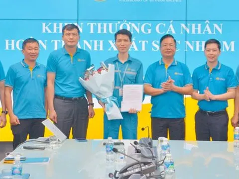 Hành khách để quên 2,4 tỷ đồng trên máy bay được nhân viên mặt đất trả lại
