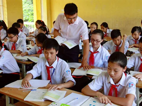 Khẩn trương hoàn thiện hồ sơ trình về lộ trình học phí, đề xuất miễn học phí cho học sinh THCS