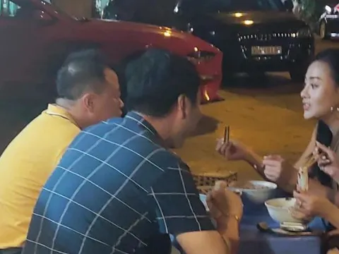 Bắt gặp Shark Bình ngồi ăn vỉa hè với diễn viên Phương Oanh