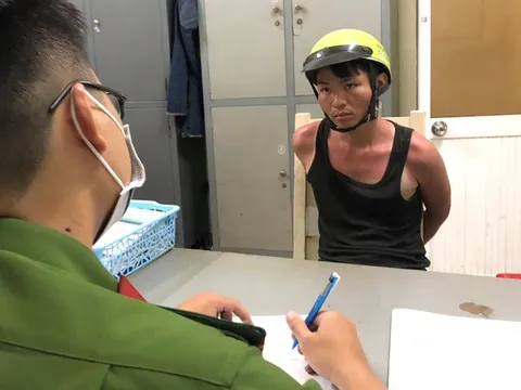 Thanh niên cướp tiệm vàng rồi ngồi chờ người đến bắt khai do 'buồn chán, muốn đi tù'