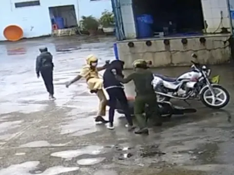 Kết quả xác minh ban đầu vụ clip 4 chiến sĩ công an đánh 2 thiếu niên đi xe máy