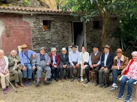 Một gia đình ở đảo Gran Canaria lập kỷ lục có 12 anh chị em già nhất thế giới