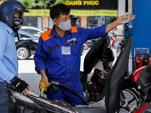 Tăng mức chi phí vận chuyển trong giá cơ sở xăng dầu từ ngày 11/10