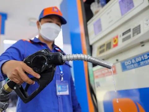 Xử lý nghiêm các hành vi đầu cơ găm hàng, buôn lậu xăng dầu