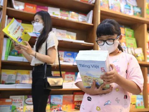 Hoàn thiện nghị quyết về học phí, phương án mua sách giáo khoa cho học sinh mượn