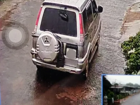 Nhóm đối tượng ngang nhiên đi ô tô vào nhà chủ tịch huyện cướp tài sản