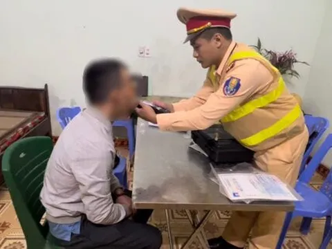 Tài xế xe tải không nhường đường cho xe cấp cứu khai gì tại cơ quan công an?