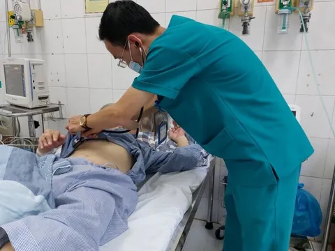 Đang đánh răng thì máu chảy ồ ạt, người bệnh nhập viện cấp cứu khẩn