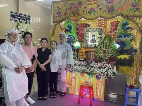 Trường Giang không giấu nổi xúc động, Việt Hương suy sụp trước linh cữu nghệ sĩ Nam Anh