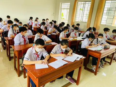 Nhiều tỉnh thành đã hỗ trợ học phí cho học sinh năm học 2022 - 2023