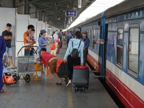 Từ 8 giờ sáng nay (25/10), ngành đường sắt mở bán vé tàu Tết 2023