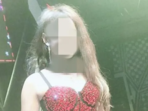 Người yêu của một DJ bị 'bắt cóc' khi đang đứng dưới sân khấu xem biểu diễn