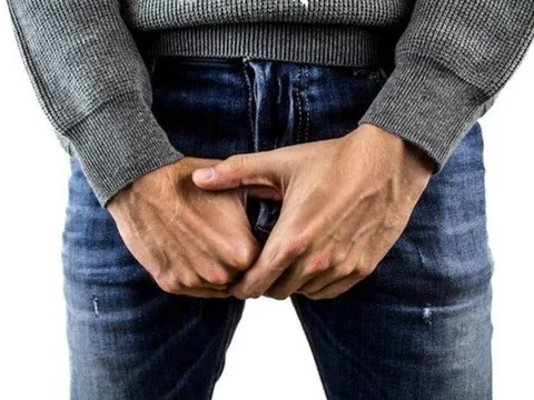 Thử điều mới lạ, thanh niên Hà Nội nhập viện gấp vì đến văn phòng vẫn cương cứng suốt nhiều giờ
