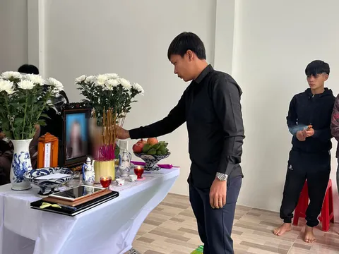 Lộc Fuho đến thắp nhang nữ nạn nhân trong vụ Itaewon: 'Mong em an nghỉ'