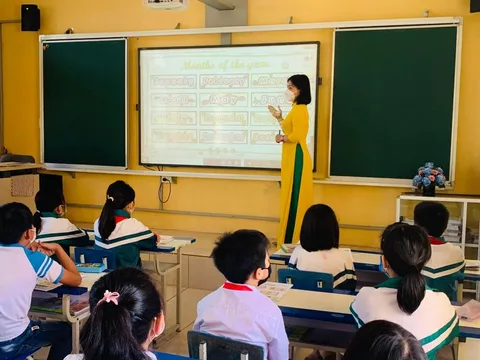 Chính phủ yêu cầu điều chỉnh chế độ tiền lương, phụ cấp cho giáo viên