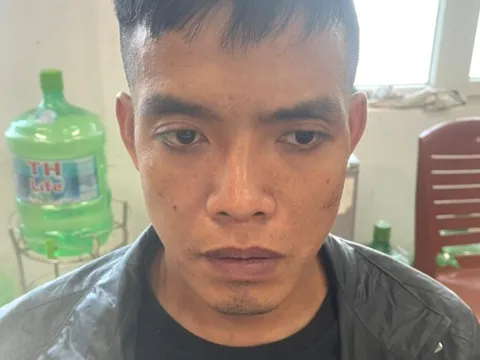 Xông vào phòng trói và nhốt 2 nữ sinh vào nhà vệ sinh để cướp tài sản