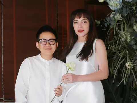 Phương Uyên bị Thanh Hà 'đánh úp' nhân dịp bước sang tuổi mới