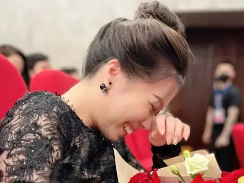 Bà xã Hồng Đăng gây chú ý với dòng trạng thái 'đừng thêu dệt thêm nữa'