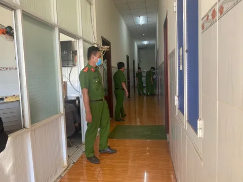 Phát hiện cặp vợ chồng tử vong trong nhà nghỉ, mỗi người một tư thế
