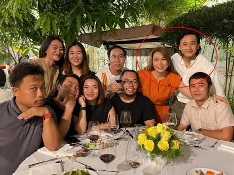 'Team qua đường' bắt gặp khoảnh khắc Mai Tài Phến trò chuyện thân mật cùng gia đình Mỹ Tâm