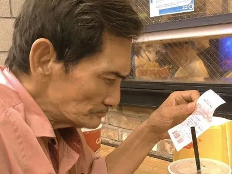 Sau cơn đột quỵ giữa đường, Thương Tín bất ngờ xuất hiện tươi tắn ở... rạp chiếu phim