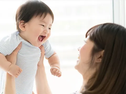 Chăm sóc sức khỏe cho trẻ em khi giao mùa