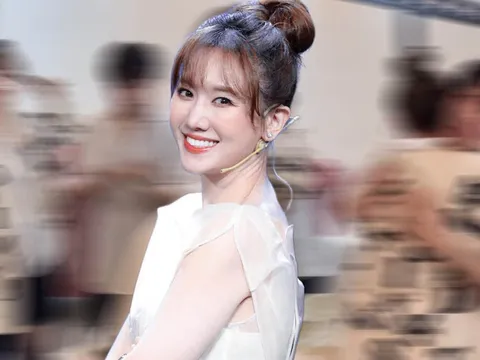 Xuất hiện hình ảnh Hari Won thân thiết với chàng trai lạ trong nhà vệ sinh: Chuyện gì thế này?