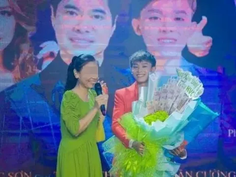 Chưa lên sân khấu biểu diễn, Hồ Văn Cường đã nhận số tiền 'khủng' từ fan