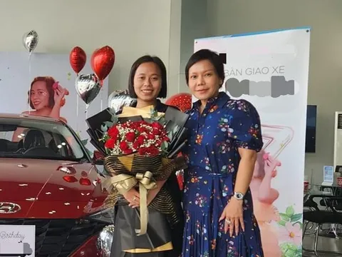 Việt Hương khiến netizen trầm trồ vì tặng xế hộp cho cấp dưới 'độc toàn thân'