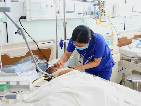 Phú Thọ: Biến chứng sau nhiễm Adenovirus, bé 2 tuổi viêm não, liệt mềm toàn thân