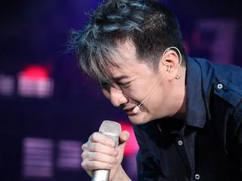 Đàm Vĩnh Hưng gặp sự cố khi biểu diễn trên sân khấu: 'Hát mà nhục, không dám nhận tiền'
