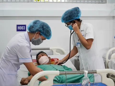 Sớm hoàn thiện dự thảo Luật Khám bệnh, chữa bệnh (sửa đổi)