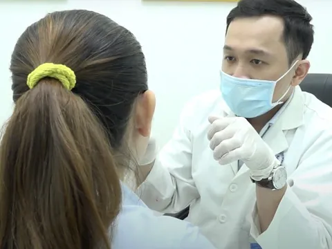 Người phụ nữ bị nhiễm trùng nặng do dùng thuốc chứa axit để trị nám