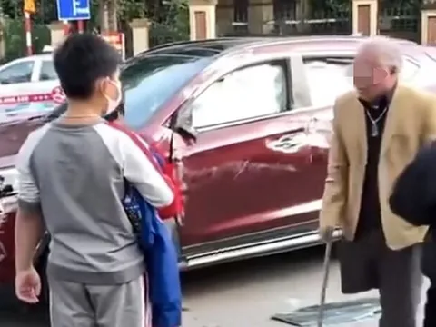 Cụ ông bị cụt một chân lái ô tô gây tai nạn ở Bắc Ninh