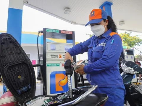 Giá xăng dầu hôm nay 13/12: Giá dầu thế giới tăng nhẹ