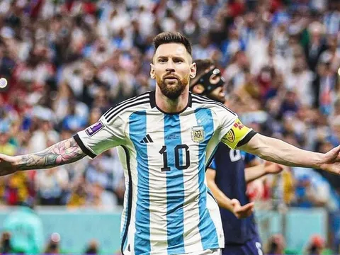 Messi rực sáng như vị thần, Argentina đè bẹp Croatia vào chung kết