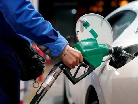 Giá xăng dầu hôm nay 15/12: Giá dầu thô thế giới tăng nhẹ