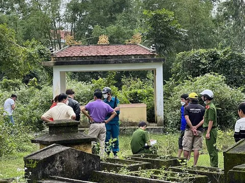 Đi hái nấm, người dân kinh hãi phát hiện điều này cạnh nghĩa địa