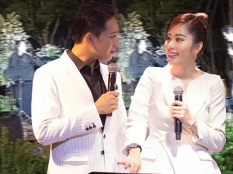 Vừa bước lên sân khấu, Bạch Công Khanh đã bị Nam Em 'chặn cửa': 'Đứng đó đi đừng có lại gần tôi'